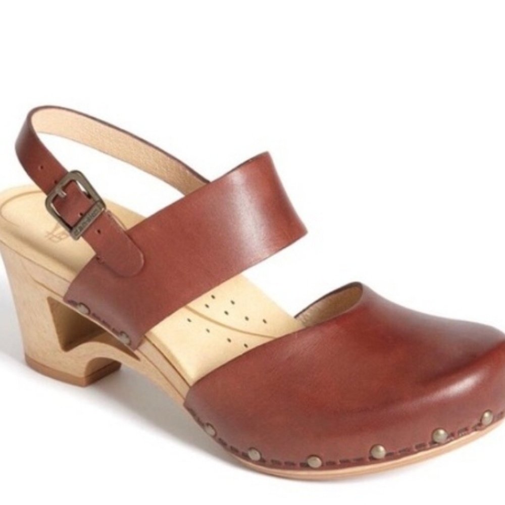 ISO Dansko Thea Light Brown Clogs size 38/39